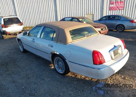 2001 Lincoln Town Car Cartier из США, поврежденный, VIN 1LNHM83W61Y713277